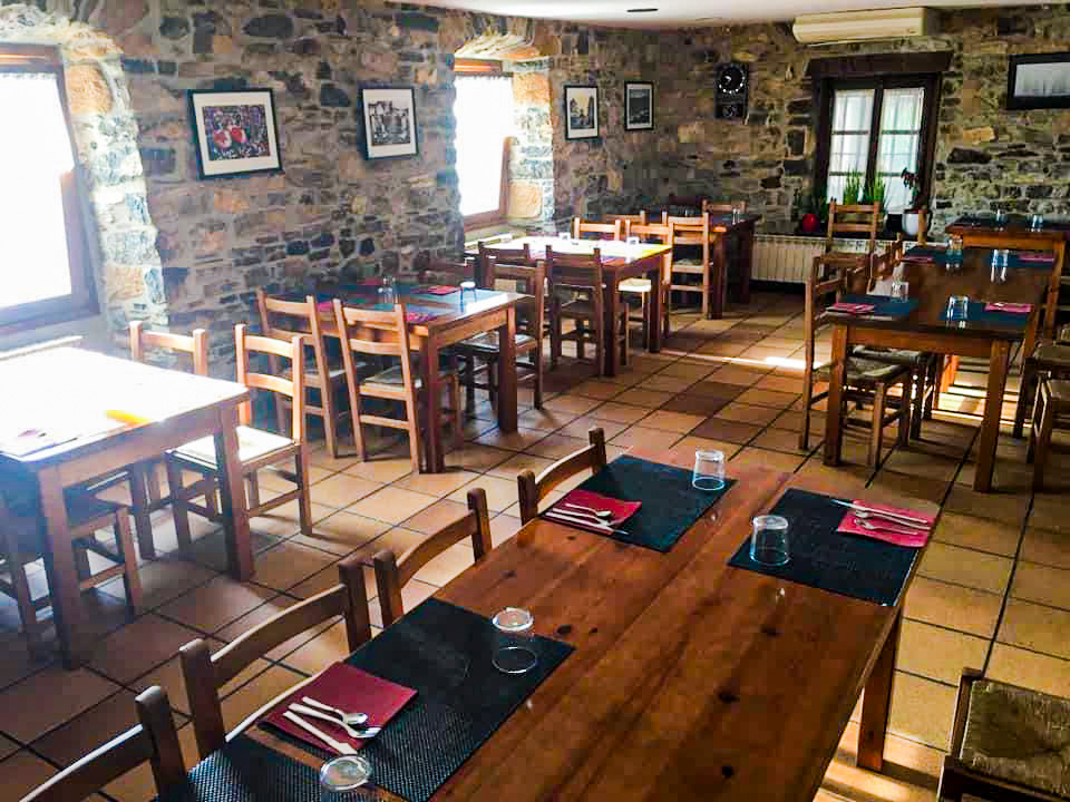 Comedor de la Posada de Larraintzar en el Valle de Ultzama